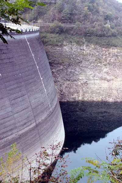 A dam in the mountain — Stock Photo, Image