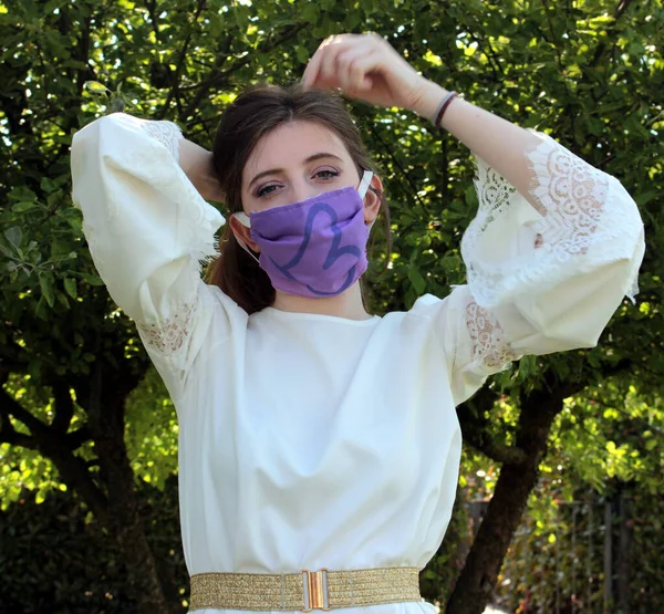 Beautiful Girl Protective Mask — Stock Photo, Image