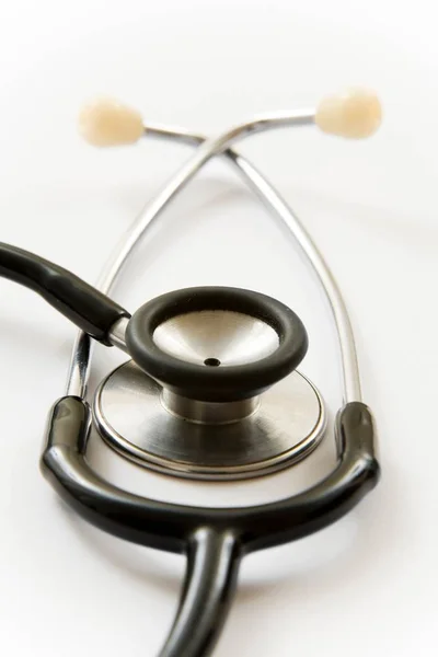 Stetoskop beyaz arka plan — Stok fotoğraf