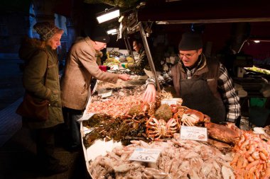 İtalya 'da deniz ürünleri almak