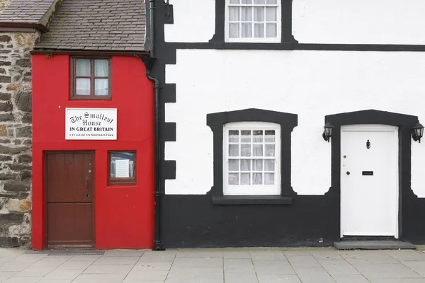 大不列颠及北爱尔兰联合王国码头之家最小的房子 — 图库照片