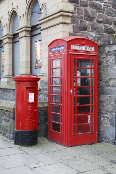 Βρετανικό γραμματοκιβώτιο και τηλεφωνικό θάλαμο — Φωτογραφία Αρχείου