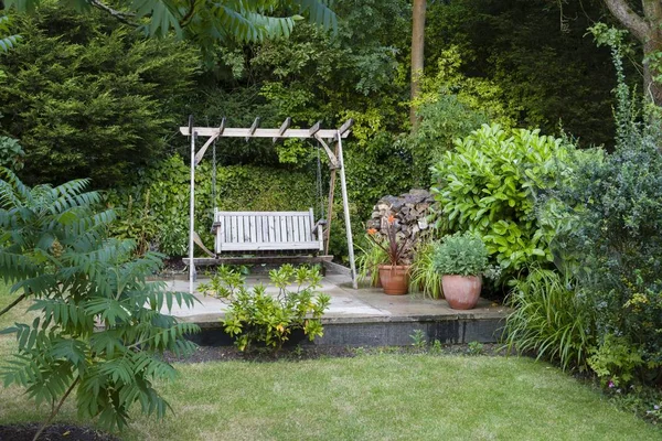 Jardín Trasero Patio Con Muebles Una Casa Británica Reino Unido —  Fotos de Stock