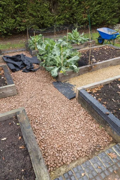 Installeren Van Onkruidbestrijding Membraan Stof Grind Pad Een Tuin Engeland — Stockfoto