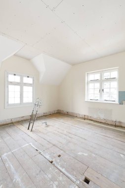 Oda tadilatı, banyo tadilatı ve yeni alçı tavanlı montaj.