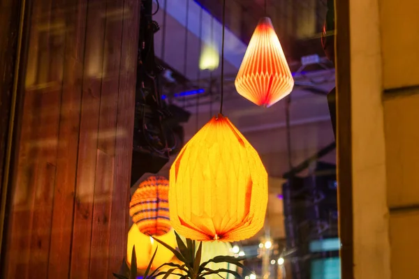 Farbige Lichter Nacht Licht Innenraum Stil. Retro elegante Lampen — Stockfoto