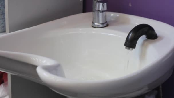 Lavabo Tête Chez Coiffeur Lieu Travail Jet Douche Grane Wash — Video