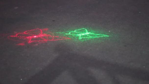 Laser Asfaltovém Motýlím Hvězdném Vzoru Zelená Růžová Osvětlení Pozadí Kopírování — Stock video