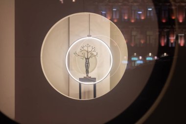 İmza heykeltraş ve doğa. Vitrin. Aydınlanma. Doğa ananın ekolojik tasarımı