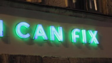 Tamir edebileceğim bir neon işareti. Tamirci bürosu işi. ileti