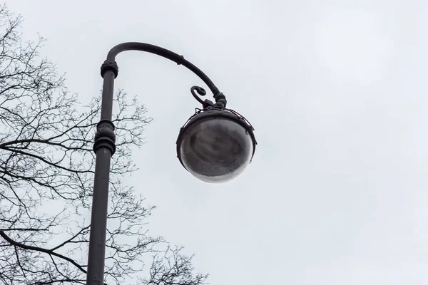 Ronde vintage retro straatlamp. straatlantaarnpaal decoratie — Stockfoto