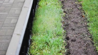 Çiçekler ve çimenler için yataklar. Toprak hazırlığı. Bahçe işleri ve büyüyen kopya alanı