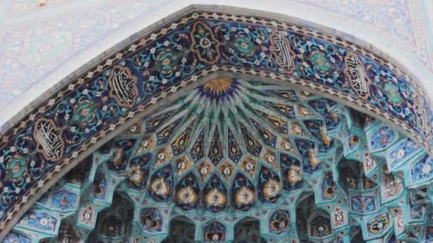 Vstup Mešity Vzorem Arabská Fasáda Tradiční Mozaiky Architektura — Stock video
