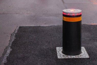 Otomatik elektrikli Bollard stop kapısı. Taşıma koruma sınırlayıcısı.