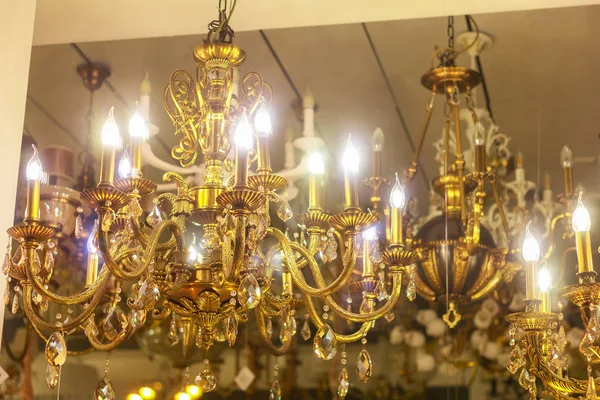 Gold Kronleuchter antike Luxus Vintage Juwelen Dekor Kerze Lampe — Stockfoto