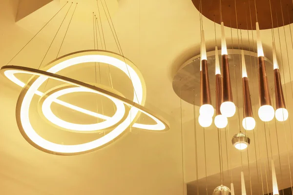 Futuristische Kronleuchter Zukunft satt geometrische Lampe Innendesign — Stockfoto