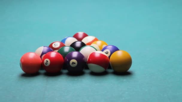 Bolas de billar rompiendo con el impact.the juego de la competencia pool.the — Vídeo de stock