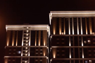 İki gökdelen gece lambası. Mimarlık. Geometri çizgileri dizayn .style