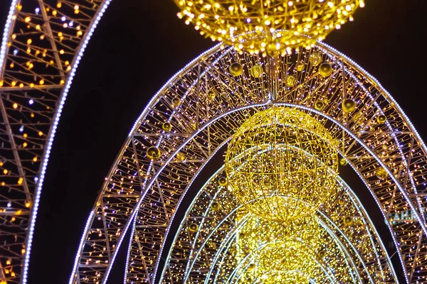 Iluminado feriado arco decoração ouro e cor lunar perspectiva — Fotografia de Stock