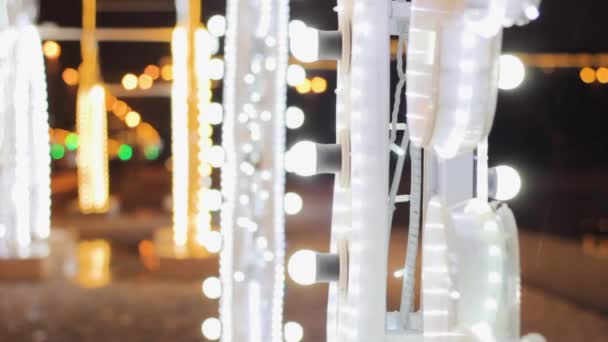 Decorações Rua Lâmpadas Natal Fundo Branco Bokeh — Vídeo de Stock