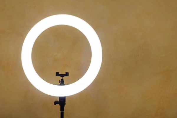 yüzük lambası güzellik salonu yumuşak ışık parlaması