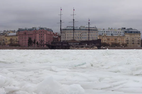 Wooden ship in the ice river in the winter — 图库照片