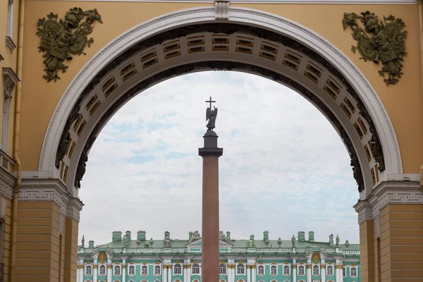 Санкт-Петербургская площадь Дворца Эрмитажа. вид спереди — стоковое фото
