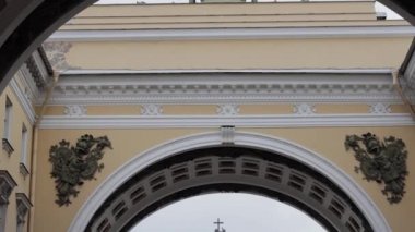 St. Petersburg Sarayı Hermitage Meydanı. ön görünüm sütunu