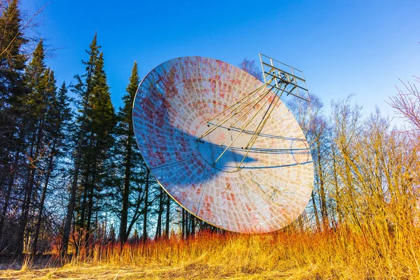 Μεγάλη Κεραία Ραδιοαστρονομικού Τηλεσκοπίου Στο Παρατηρητήριο Σημάτων Εκπομπής Δασών — Φωτογραφία Αρχείου