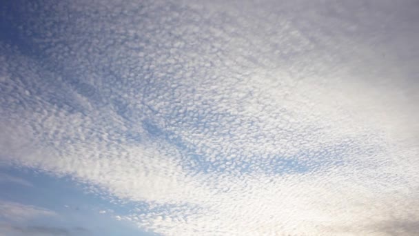 Textura cielo nubes puesta del sol luz nubes horizonte esponjoso — Vídeos de Stock