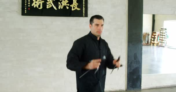 Kung Fighter Practicing Martial Arts Sword Fitness Studio — Stock Video