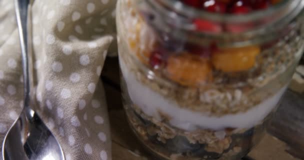 Close Yogurt Pomegranates Golden Berries Glass Jar — Stock Video