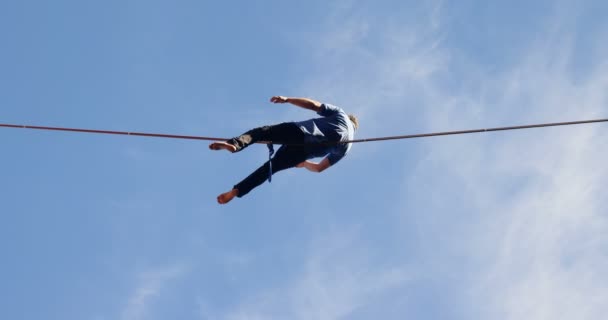 Low Angle View Man Relaxing Tight Rope — Stock Video