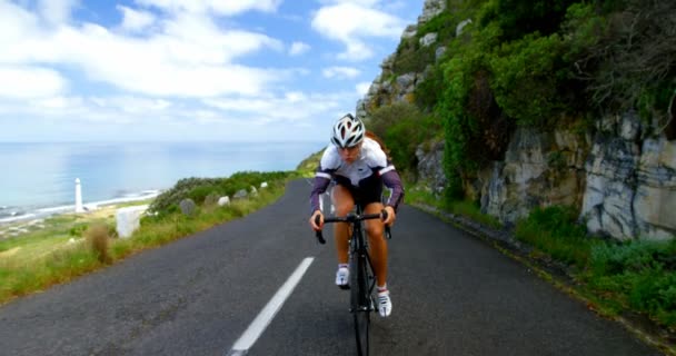 Jovem Ciclista Sexo Feminino Bicicleta Ciclismo Estrada Rural — Vídeo de Stock