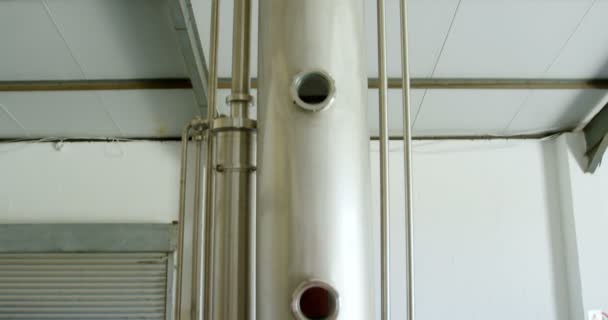 工厂蒸馏罐的特写 — 图库视频影像