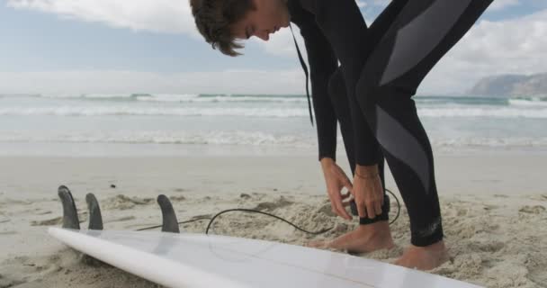 Zijaanzicht Close Van Een Jonge Blanke Vader Een Wetsuit Een — Stockvideo