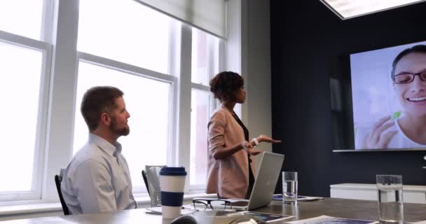 Seitenansicht Einer Vielfältigen Gruppe Von Geschäftskollegen Die Einem Modernen Büro — Stockvideo