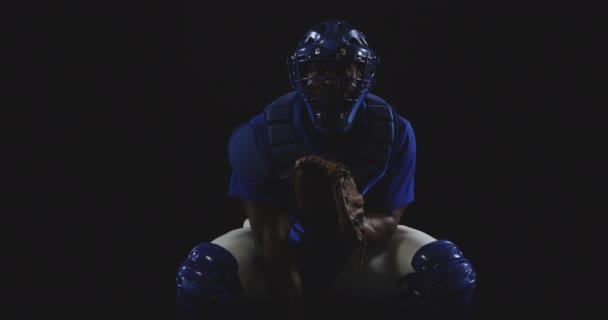 Vista Frontal Receptor Béisbol Masculino Afroamericano Usando Uniforme Equipo Ropa — Vídeos de Stock