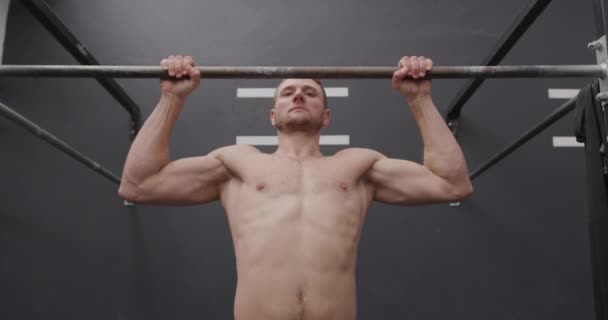 Vooraanzicht Close Van Een Shirtloze Atletische Blanke Man Cross Training — Stockvideo
