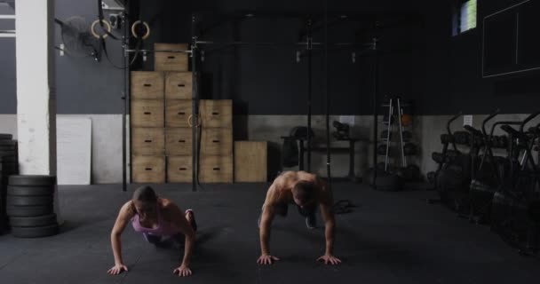 Vista Frontal Una Atlética Mujer Caucásica Con Ropa Deportiva Hombre — Vídeos de Stock