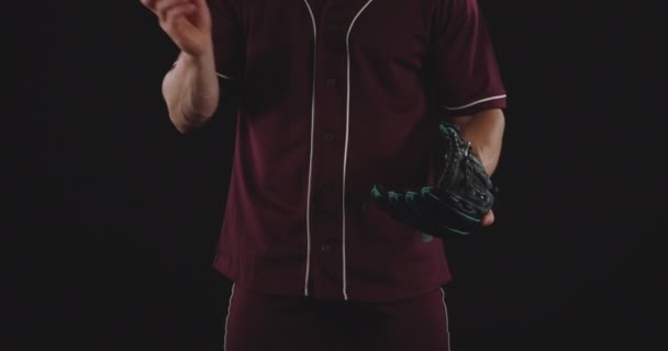 Front View Mid Section Caucasianmale Baseball Pitcher Wearing Team Uniform — Stockvideo