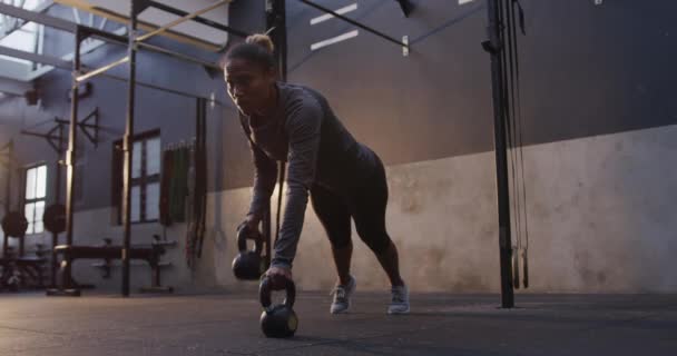 Vista Frontal Una Atlética Mujer Raza Mixta Que Usa Ropa — Vídeo de stock