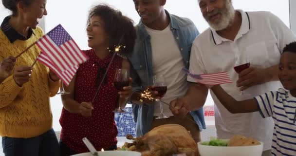 Vooraanzicht Van Een Afro Amerikaanse Multi Generatie Die Thuis Staat — Stockvideo