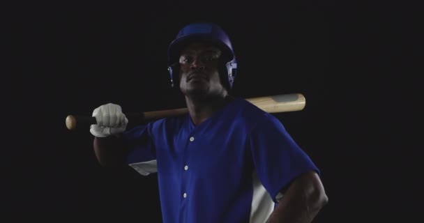 Vista Lateral Perto Rebatedor Beisebol Masculino Afro Americano Vestindo Uniforme — Vídeo de Stock