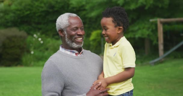 Portrait Senior African American Man Grey Hair Beard Standing Garden — Stock Video