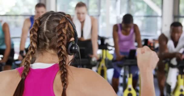 Caucasian Female Fitness Trainer Plaited Hair Wearing Headphones Sports Clothes — Stock Video