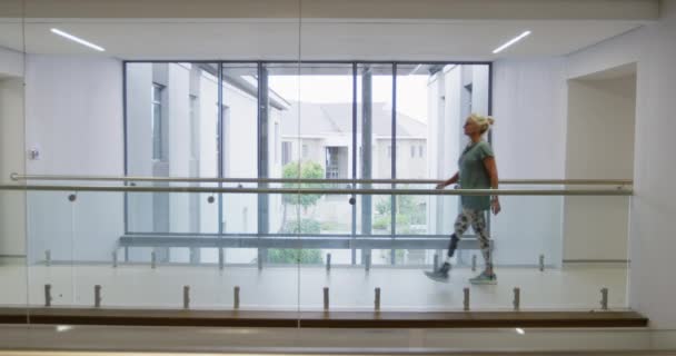 Side View Caucasian Female Patient Prosthetic Leg Walking Hospital Corridor — Stock Video