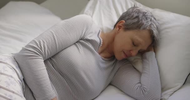 Vista Frontale Primo Piano Una Donna Caucasica Anziana Con Capelli — Video Stock