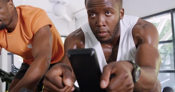 Front View Close Muscular African American Man Wearing Sports Clothes — Stok video