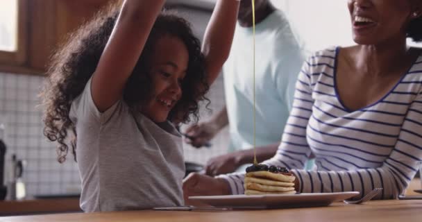 Young African American Girl Her Mother Home Kitchen Morning Sitting — Stock Video